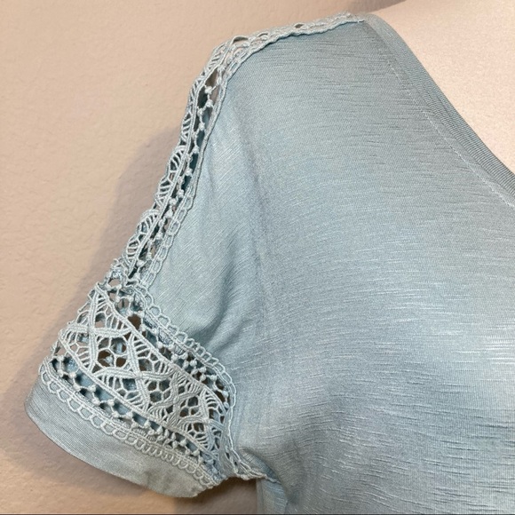 89TH & MADISON Crochet Sleeves Shark Hem Baby Blue Tunic Top Oversized Small - Picture 3 of 10